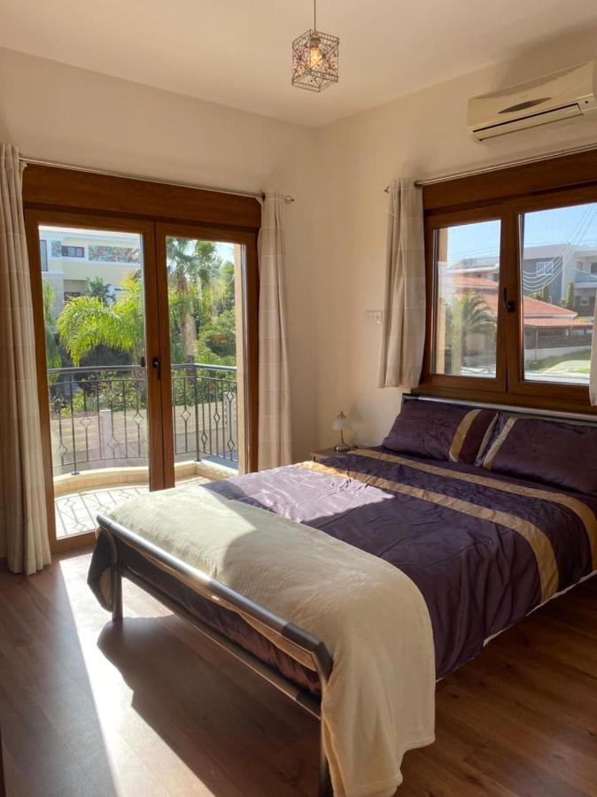Episkopi Villa, Luxury 4 Bedroom With Pool - Лимасол